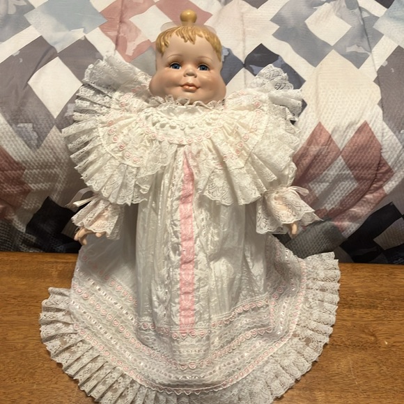 Great find !! Vintage 20” cloth doll with porcelain face , hands n feet. n - Picture 2 of 11